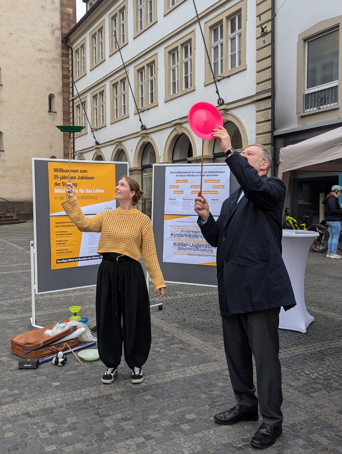 © Anna E. Thieser | Generalvikar Dr. Jürgen Vorndran mit Cosima Benz